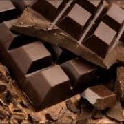 Quel chocolat est le plus gras entre le chocolat noir et le chocolat au lait ?